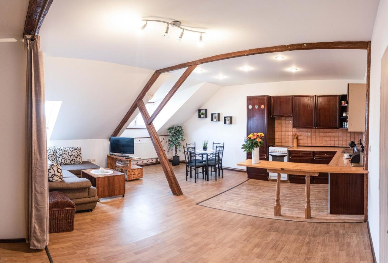 Podkrovni Apartman S Vyhledem Na Namesti Lomnice nad Lužnicí 外观 照片
